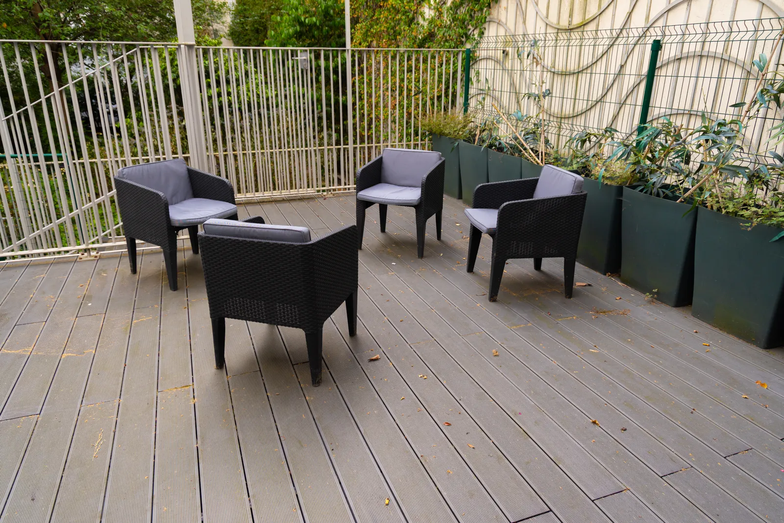 The 70 m² garden terrace overlooking the Seine at the Quai Henri IV campus