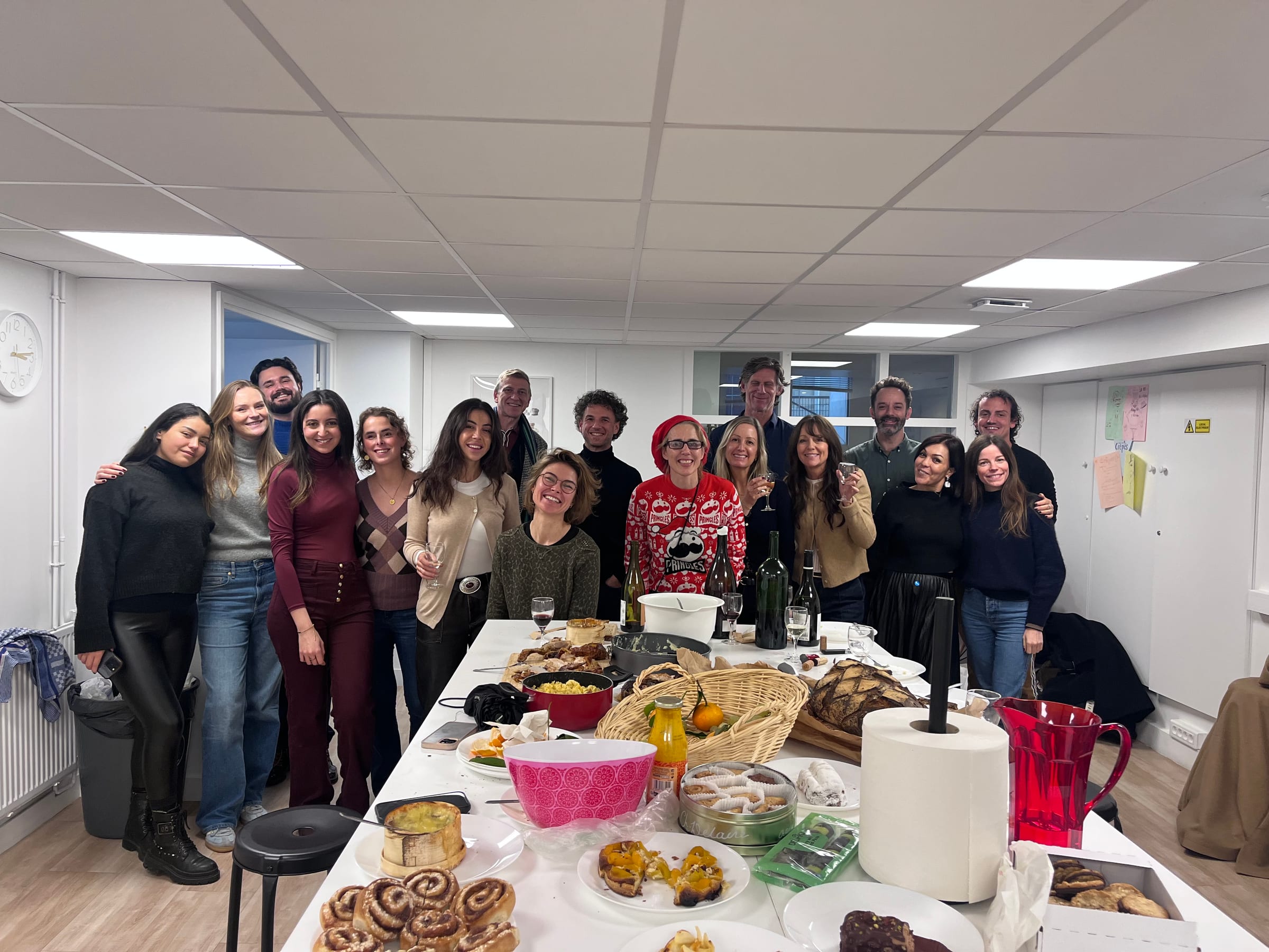Students learning French with French As You Like It in Paris